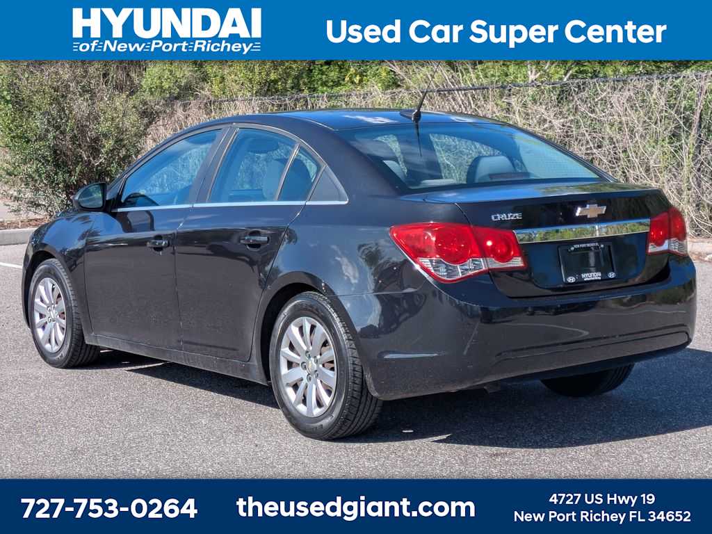 Thumbnail: 2011 Chevrolet Cruze - 3