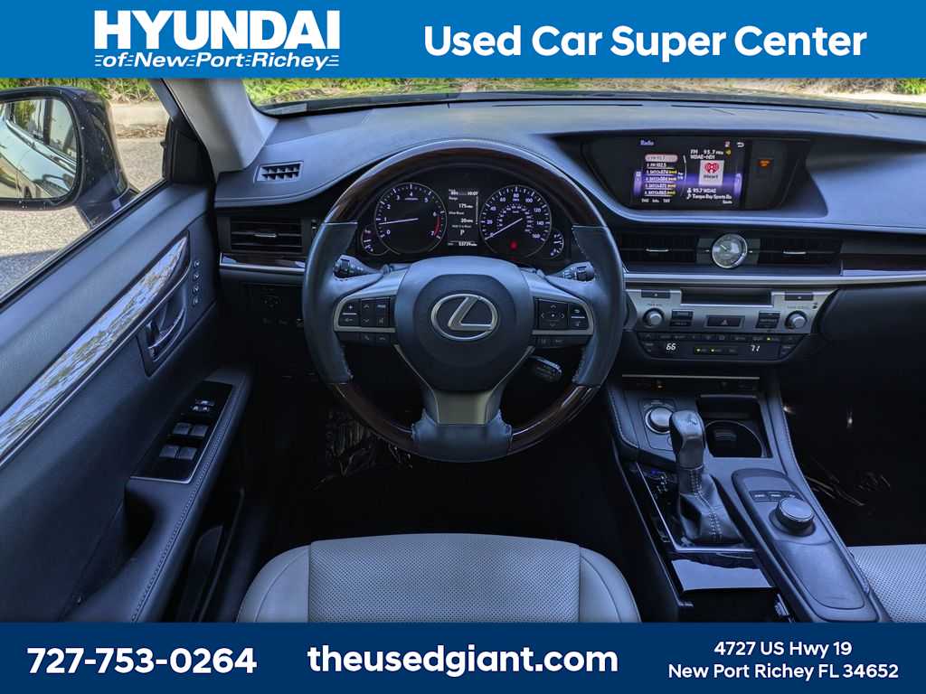 Thumbnail: 2018 Lexus ES - 16