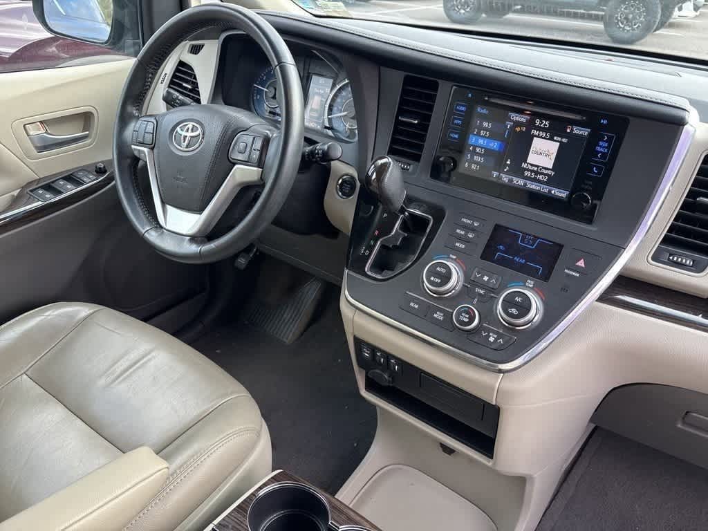 Thumbnail: 2015 Toyota Sienna - 7