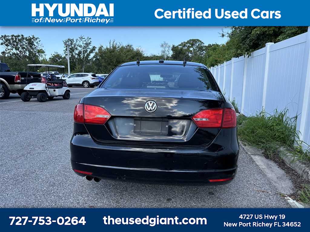 Thumbnail: 2013 Volkswagen Jetta - 4