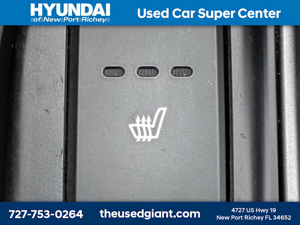 Thumbnail: 2015 Hyundai Santa Fe - 25