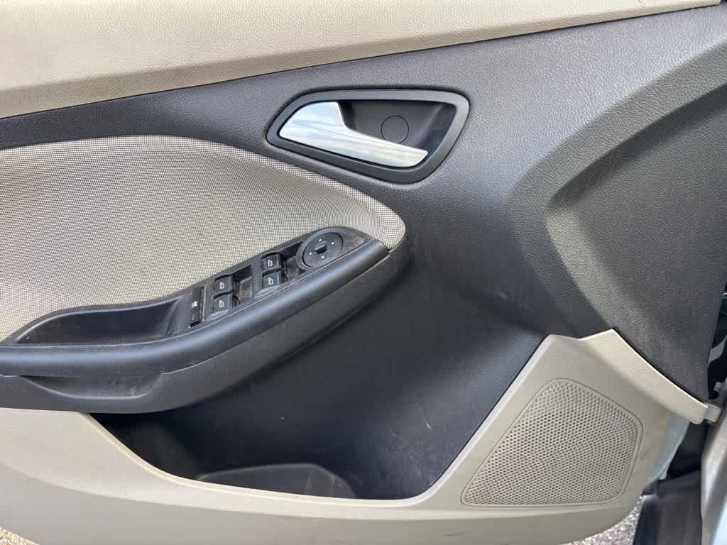 Thumbnail: 2013 Ford Focus - 10