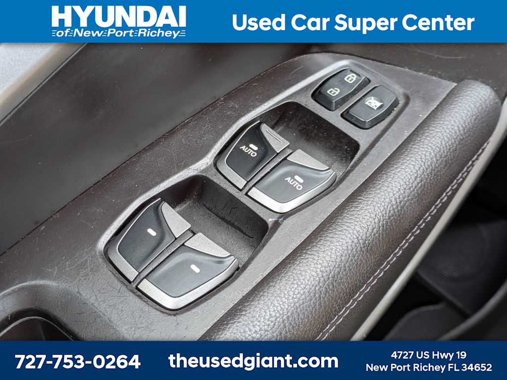 Thumbnail: 2015 Hyundai Santa Fe - 28