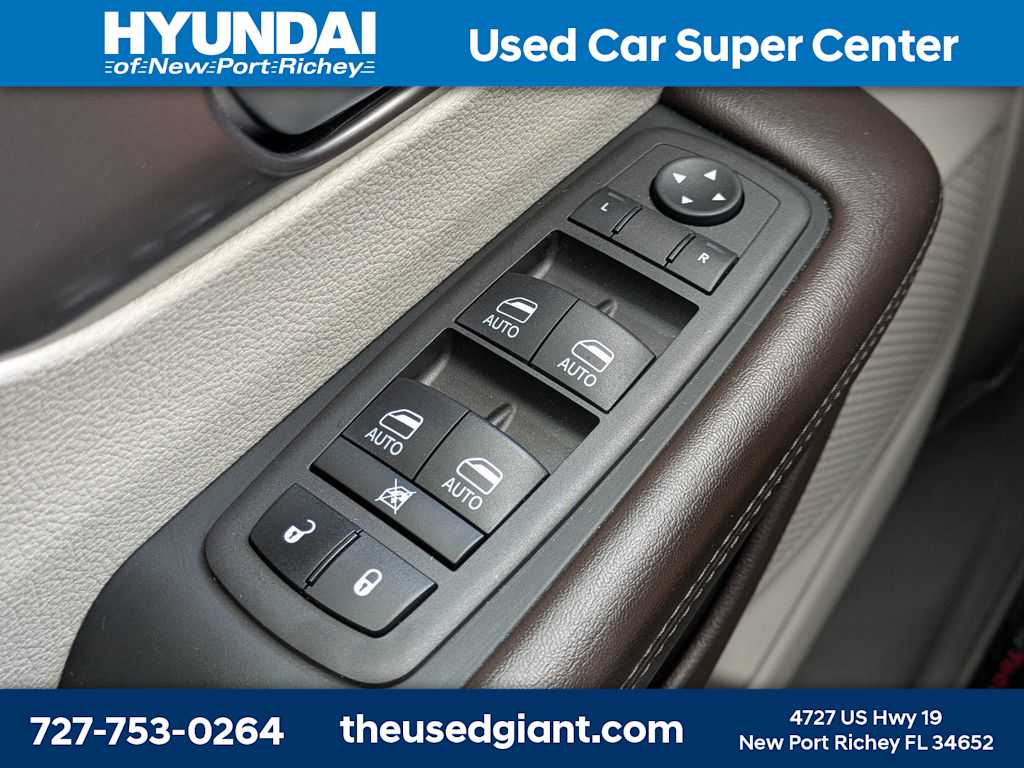 Thumbnail: 2017 Chrysler Pacifica - 40