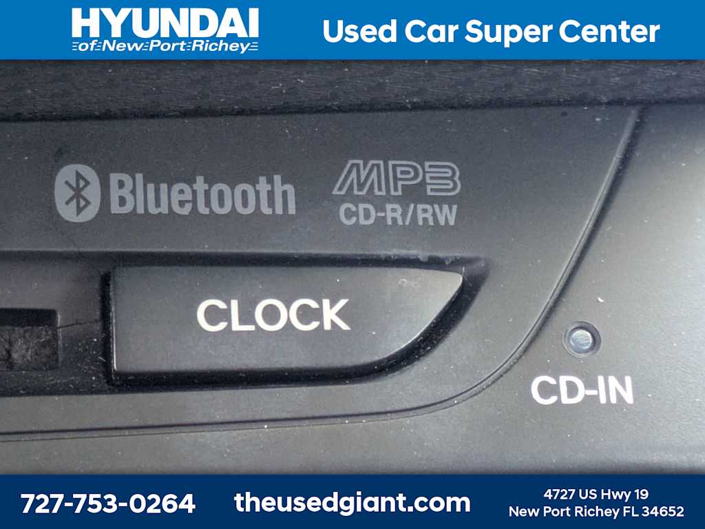Thumbnail: 2012 Hyundai Veloster - 21