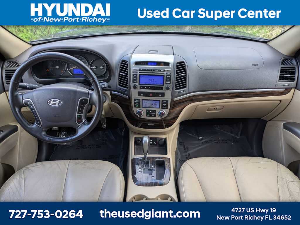Thumbnail: 2010 Hyundai Santa Fe - 17