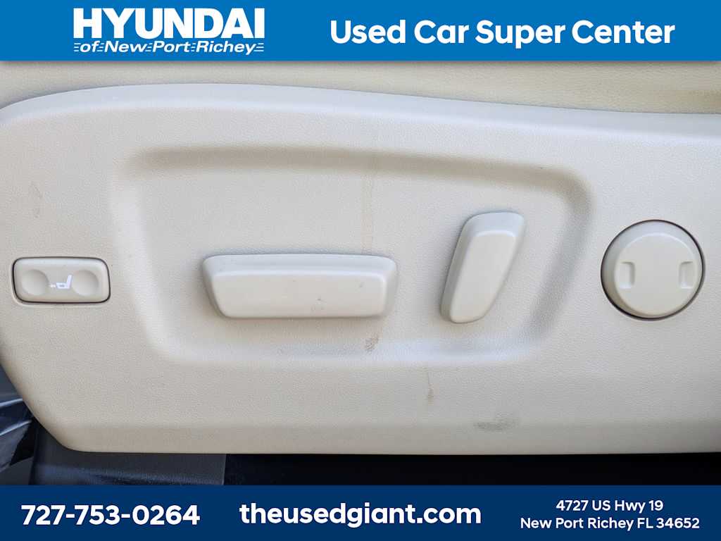 Thumbnail: 2016 Toyota Highlander - 25