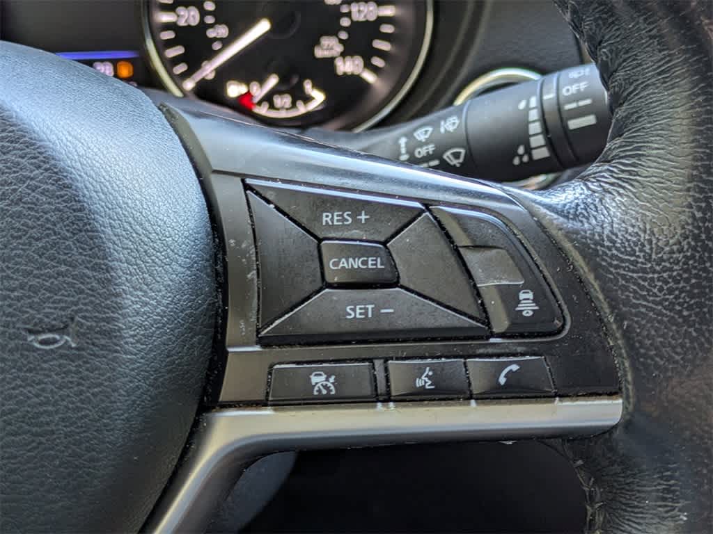 Thumbnail: 2018 Nissan Rogue - 32