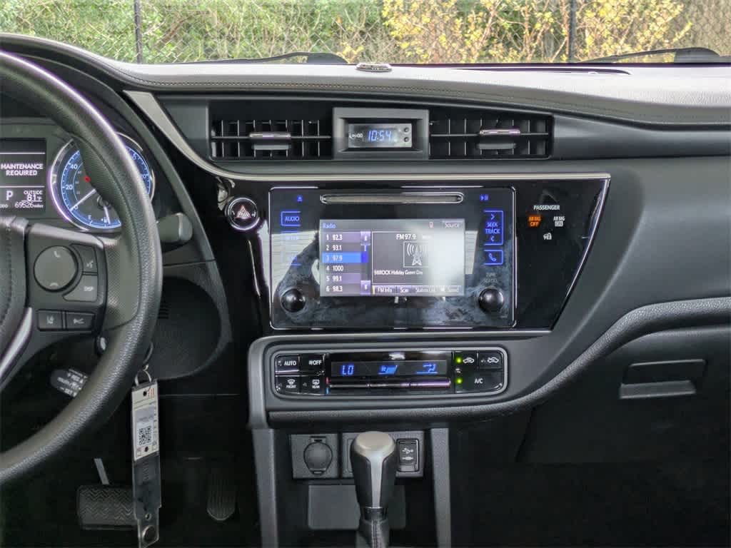 Thumbnail: 2017 Toyota Corolla - 18