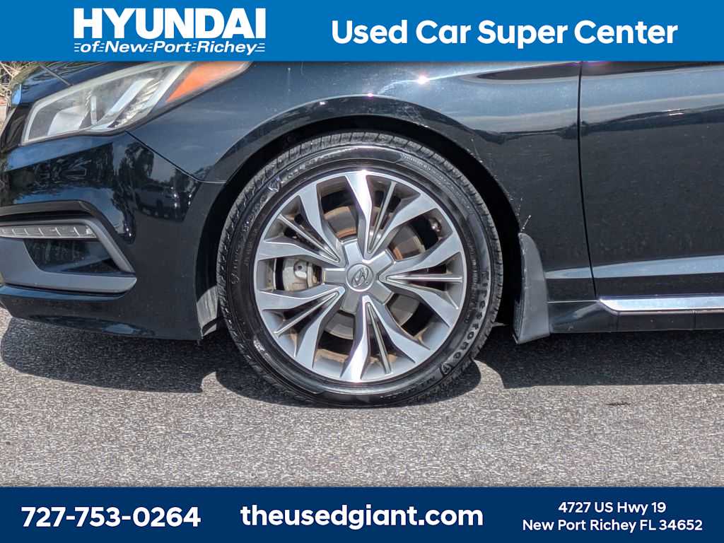 Thumbnail: 2015 Hyundai Sonata - 10