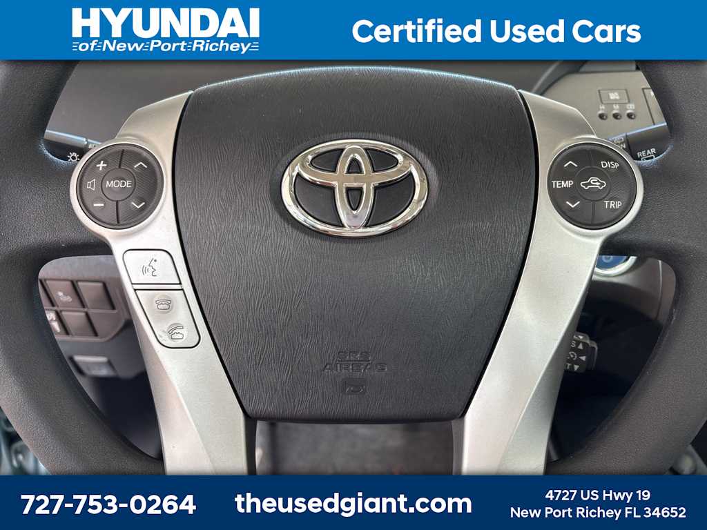 Thumbnail: 2015 Toyota Prius - 31