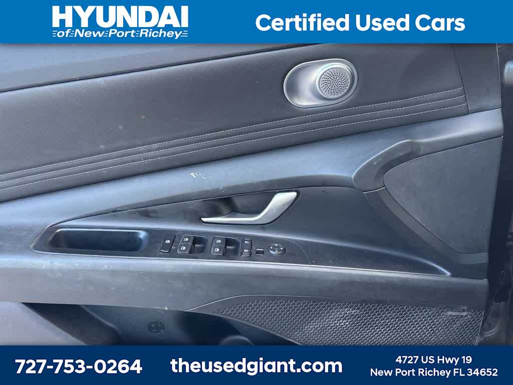 Thumbnail: 2022 Hyundai Elantra - 10