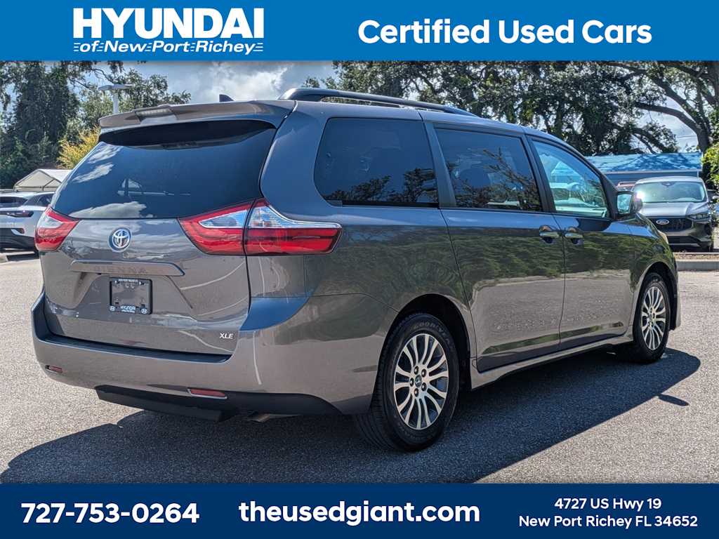 Thumbnail: 2018 Toyota Sienna - 5