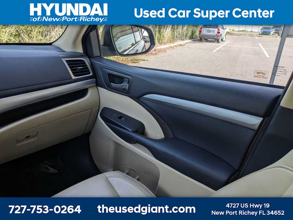 Thumbnail: 2016 Toyota Highlander - 22