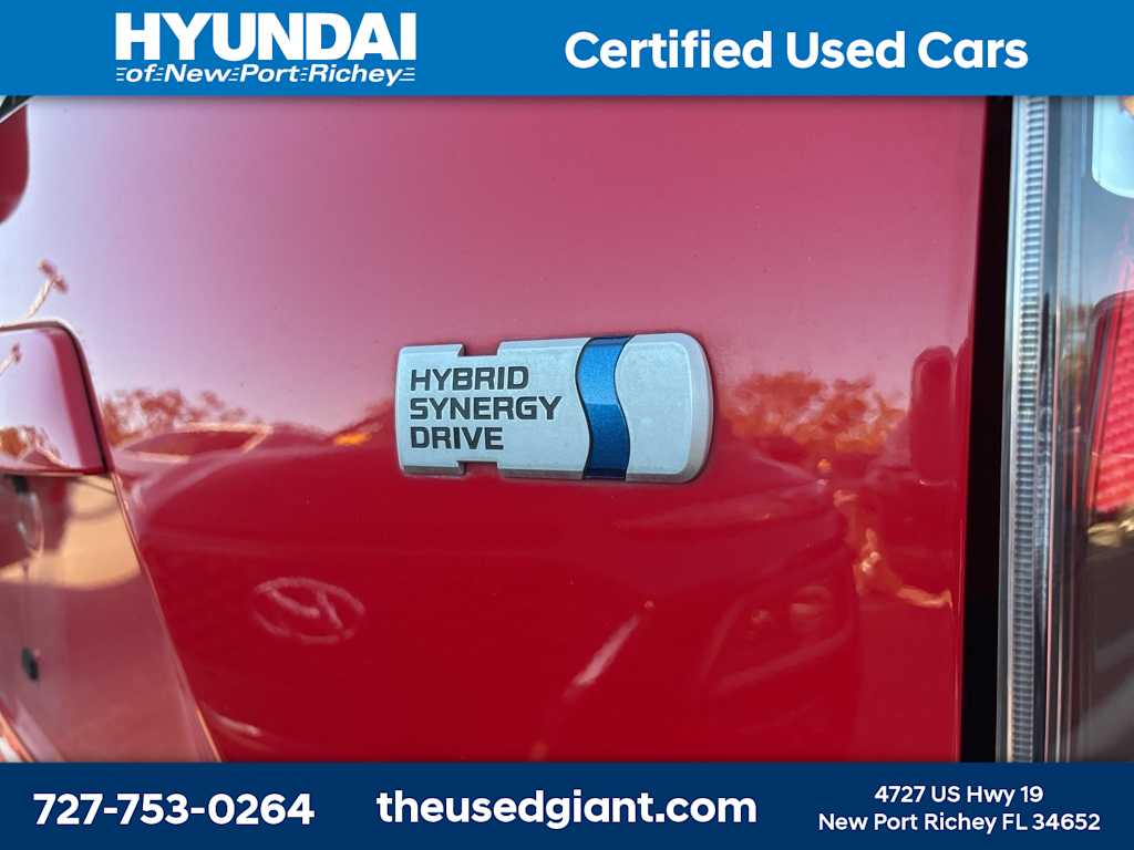 Thumbnail: 2018 Toyota Prius c - 5