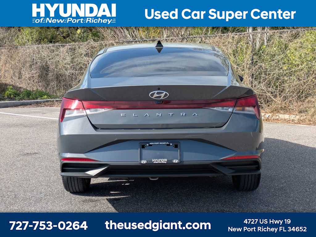 Thumbnail: 2023 Hyundai Elantra - 4