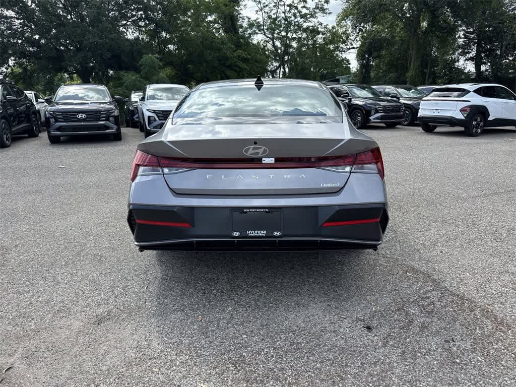 Thumbnail: 2025 Hyundai Elantra - 4