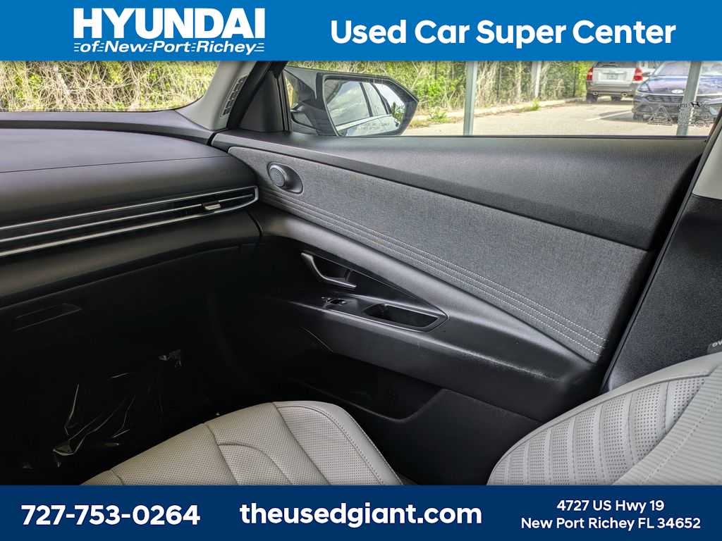Thumbnail: 2023 Hyundai Elantra - 17
