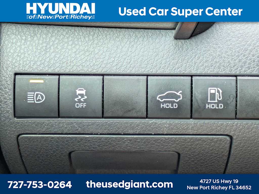 Thumbnail: 2019 Toyota Camry - 24