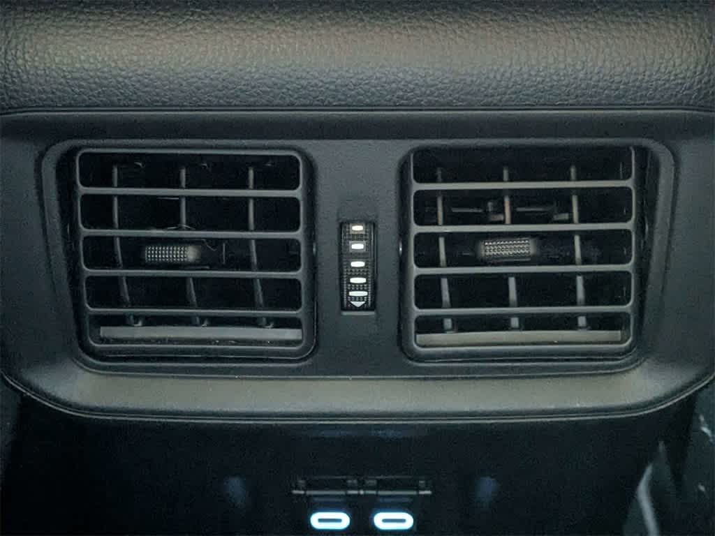 Thumbnail: 2022 Toyota RAV4 - 17