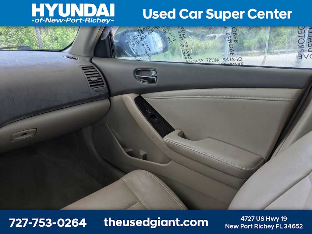Thumbnail: 2010 Nissan Altima - 18