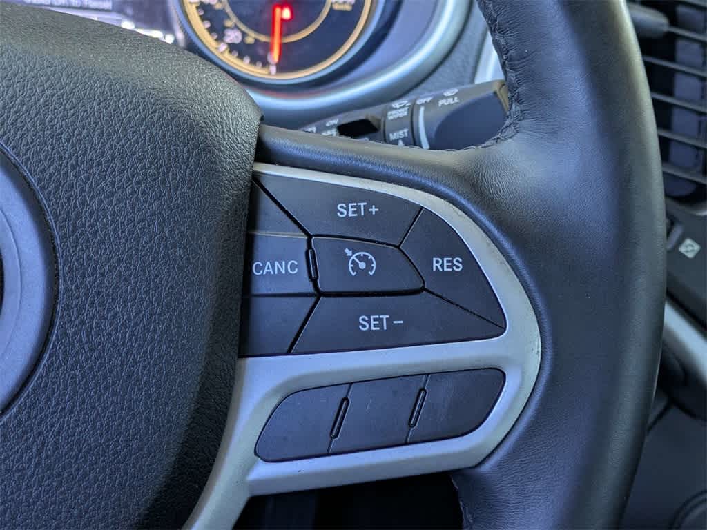 Thumbnail: 2017 Jeep Cherokee - 37