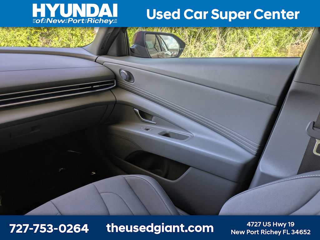 Thumbnail: 2025 Hyundai Elantra - 17