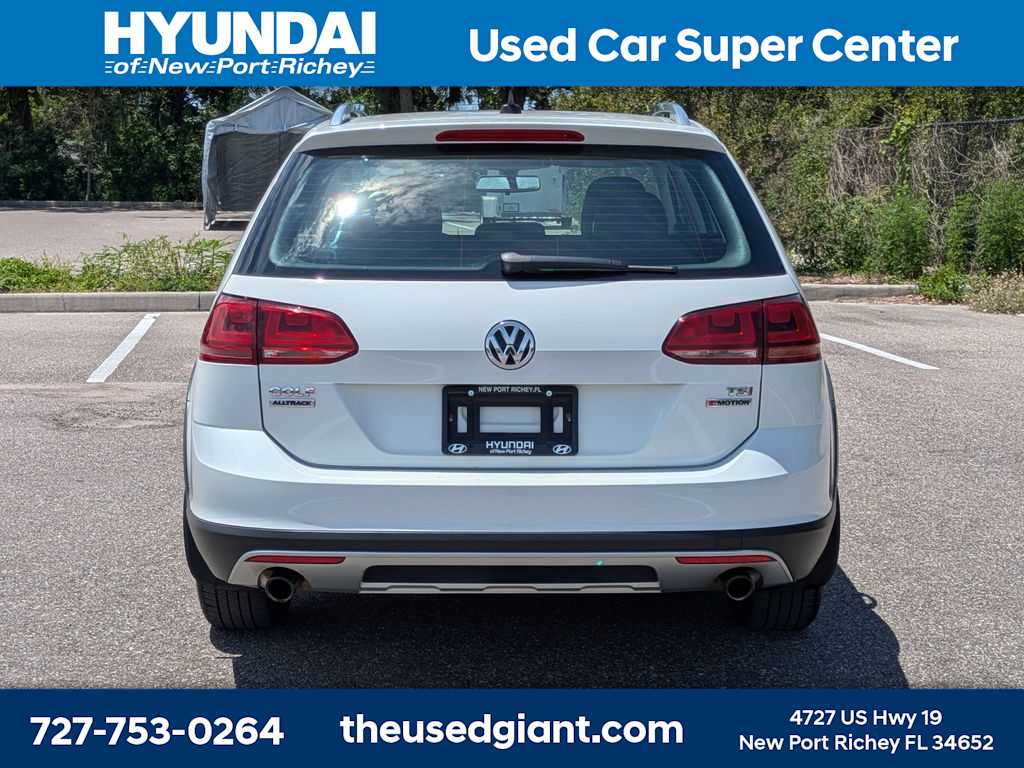 Thumbnail: 2017 Volkswagen Golf - 4