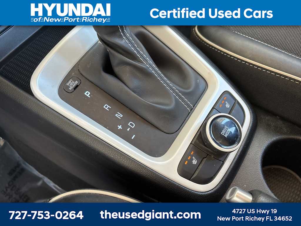 2022 Hyundai Venue Limited 25