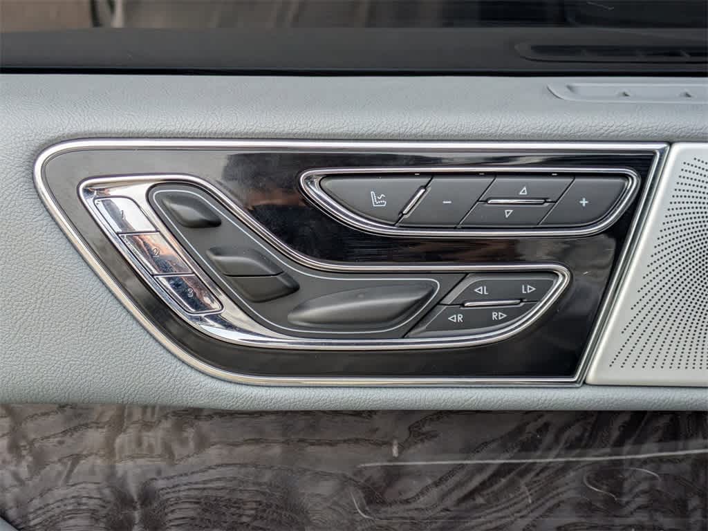 Thumbnail: 2020 Lincoln Navigator - 29