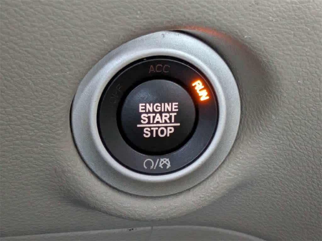 Thumbnail: 2021 Chrysler Voyager - 38