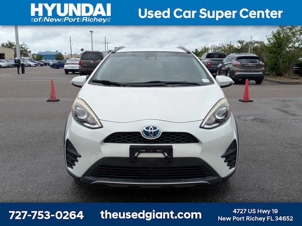 Thumbnail: 2018 Toyota Prius c - 8