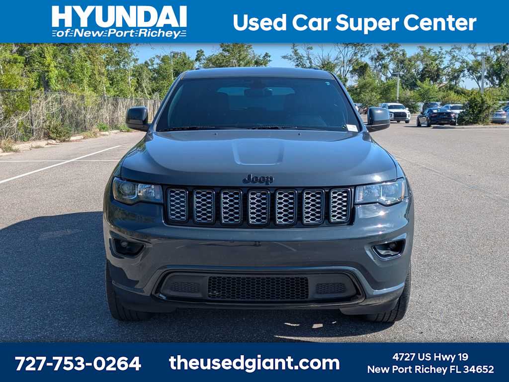 Thumbnail: 2017 Jeep Grand Cherokee - 8
