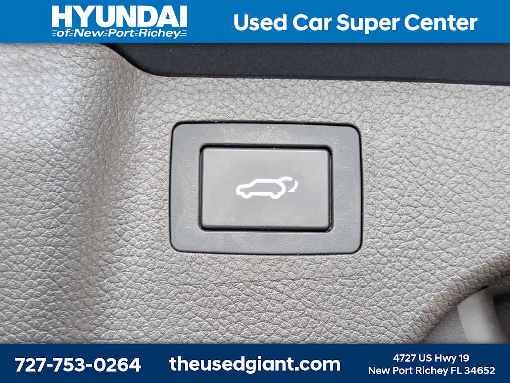 Thumbnail: 2017 Hyundai Santa Fe - 13