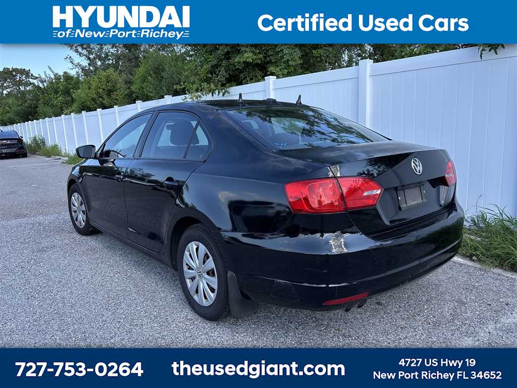 Thumbnail: 2013 Volkswagen Jetta - 3