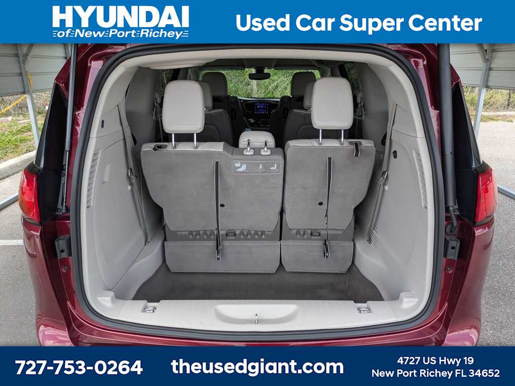 Thumbnail: 2017 Chrysler Pacifica - 12