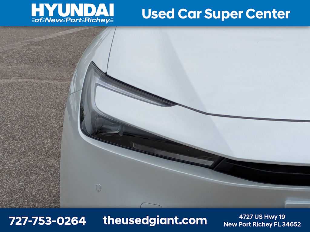 Thumbnail: 2024 Toyota Prius - 9