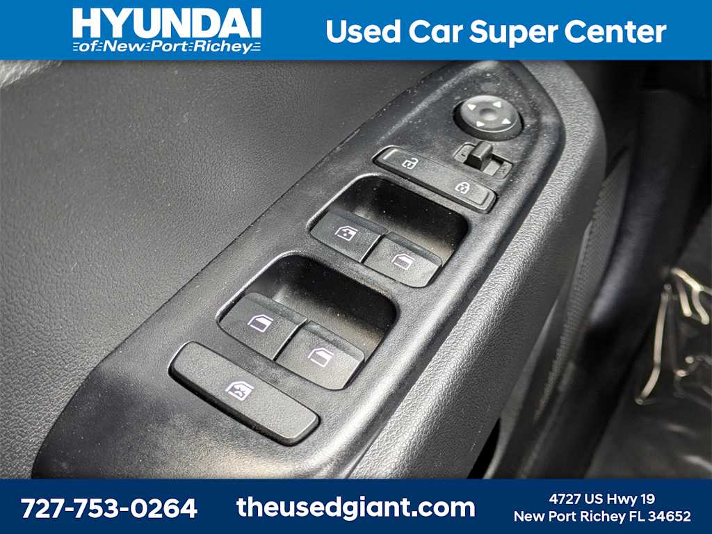 Thumbnail: 2024 Hyundai Venue - 25