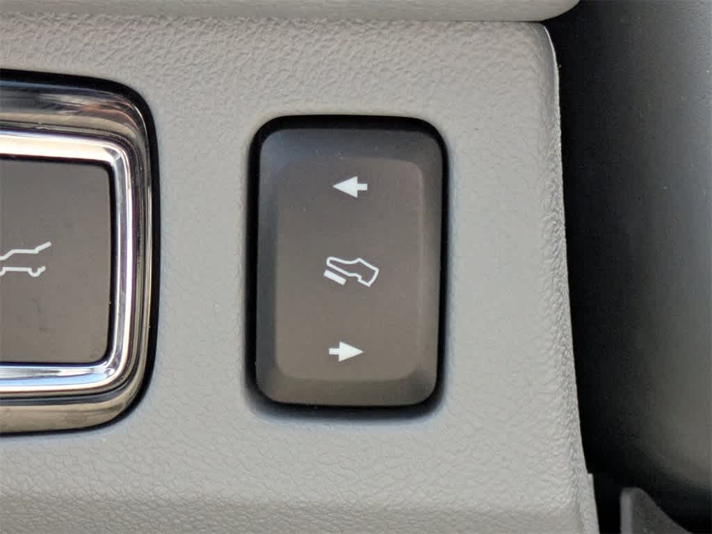 Thumbnail: 2020 Lincoln Navigator - 37