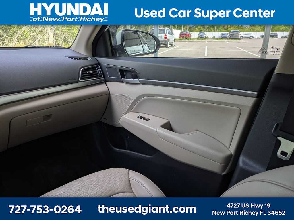 Thumbnail: 2017 Hyundai Elantra - 18