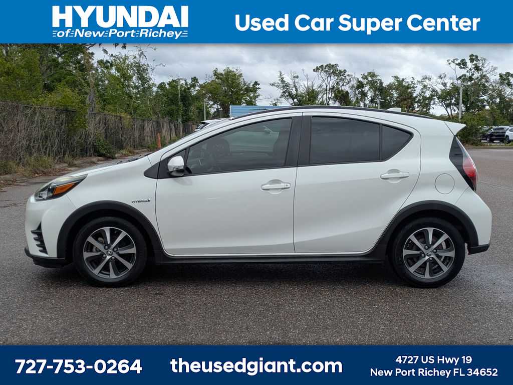 Thumbnail: 2018 Toyota Prius c - 2