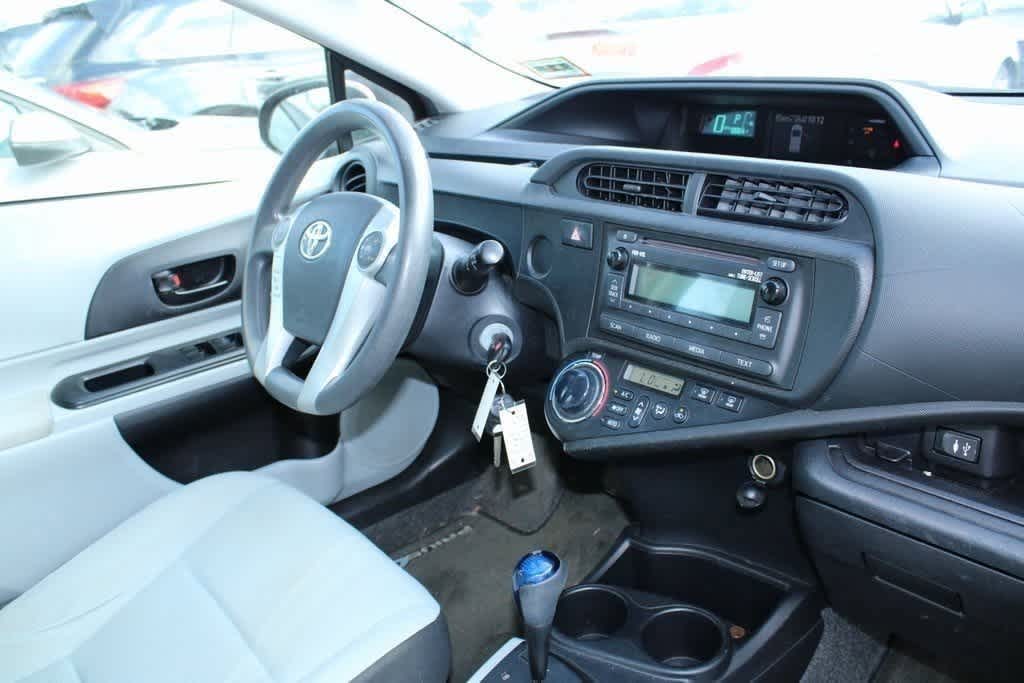 Thumbnail: 2012 Toyota Prius c - 6