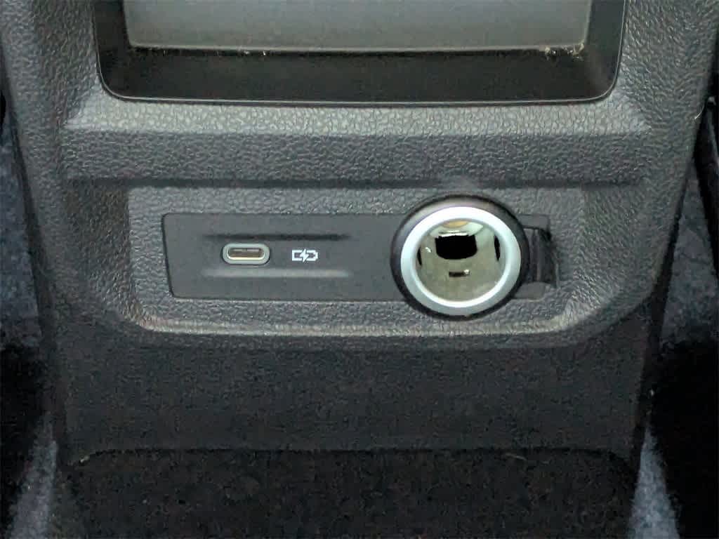 Thumbnail: 2021 Volkswagen Tiguan - 18