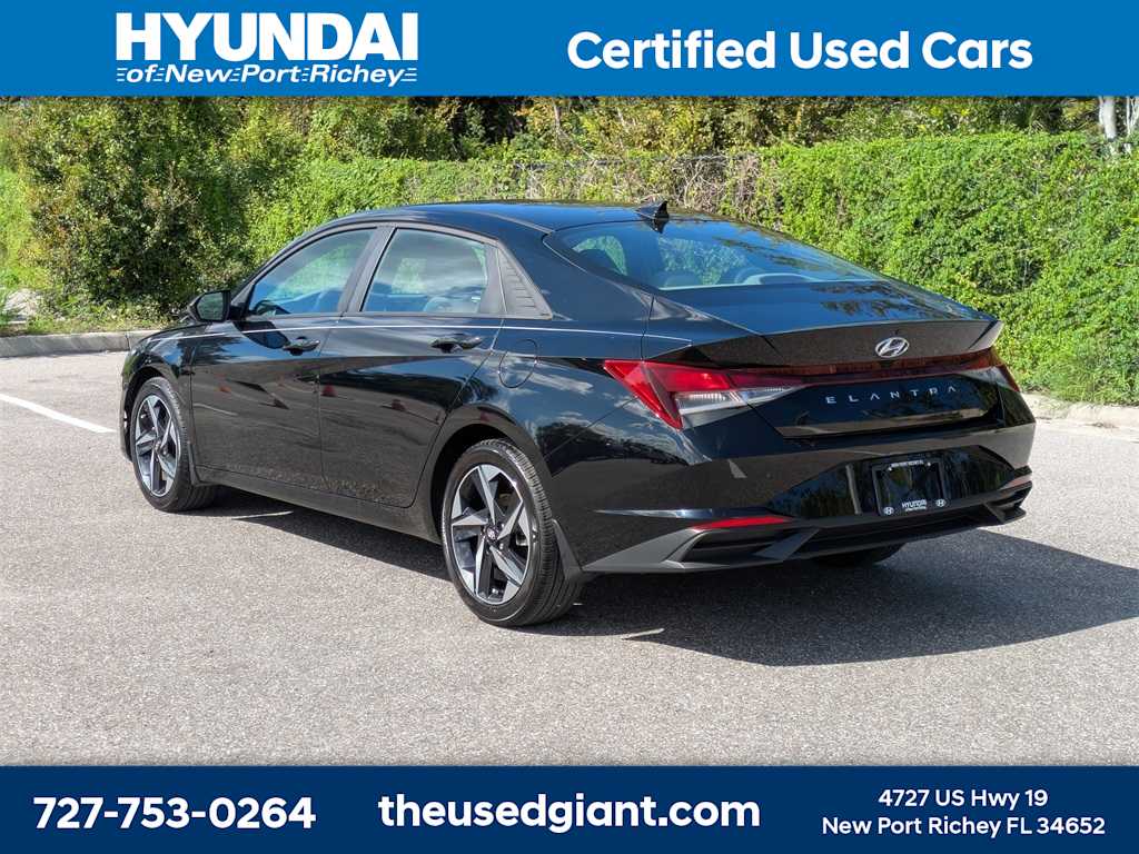 Thumbnail: 2023 Hyundai Elantra - 3