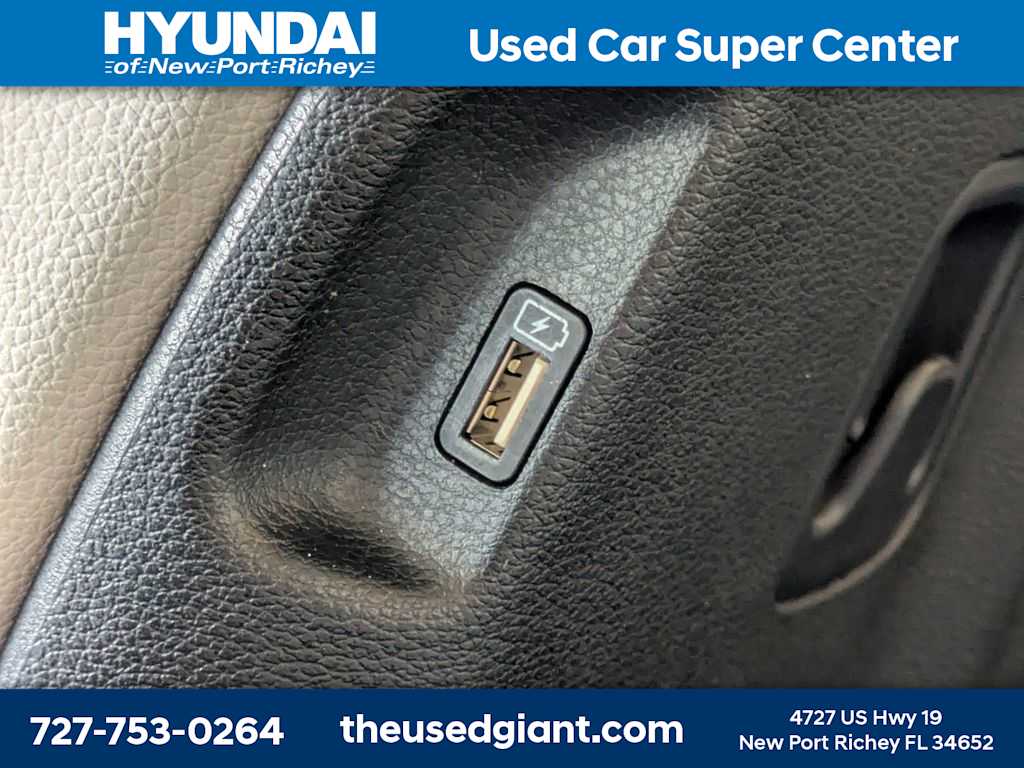 Thumbnail: 2020 Kia Telluride - 21