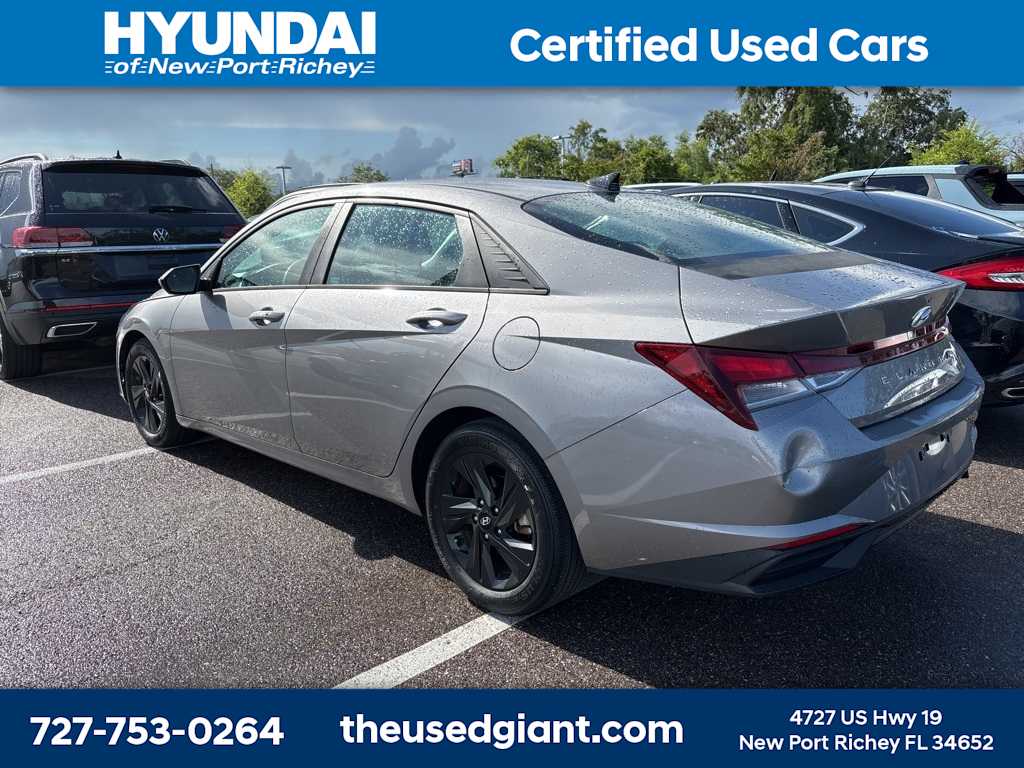 2022 Hyundai Elantra SEL 2