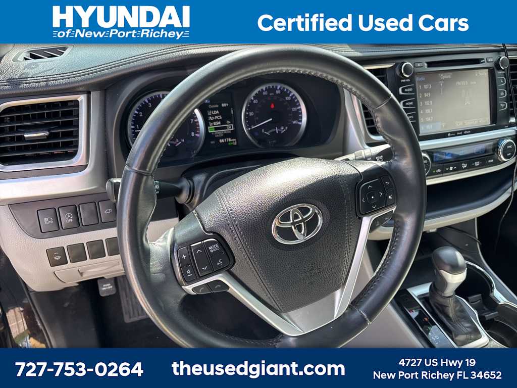 Thumbnail: 2019 Toyota Highlander - 11