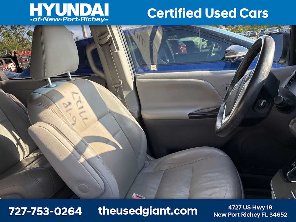2015 Toyota Sienna XLE 8