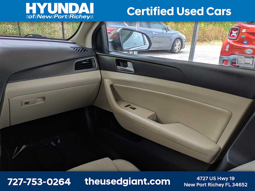 Thumbnail: 2015 Hyundai Sonata - 17