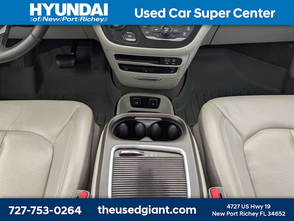 Thumbnail: 2017 Chrysler Pacifica - 29